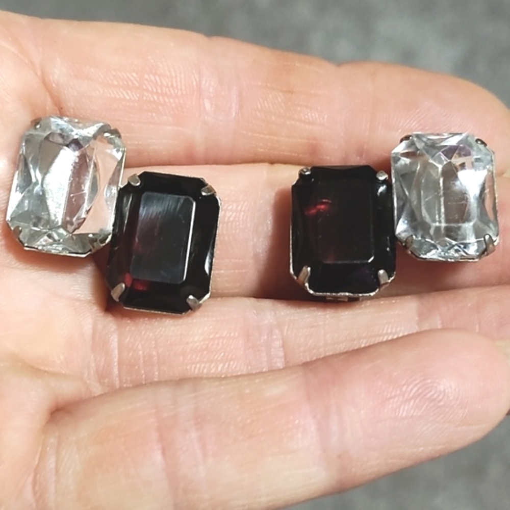 VINTAGE 50s BURGUNDY & CLEAR GLASS PRONG STONE SILVER-TONE CLIP-ON 1" EARRINGS